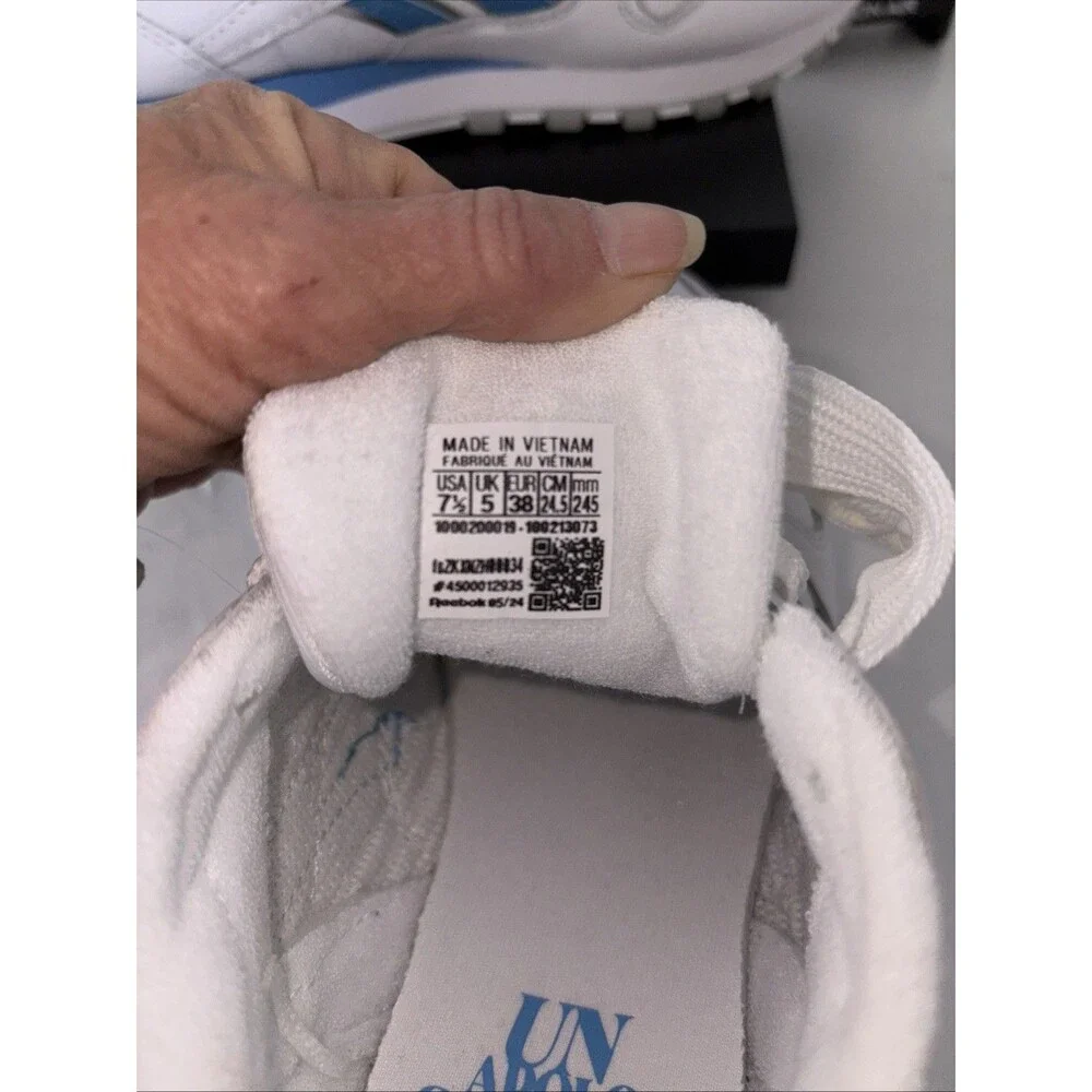 Ladies Reebok Classic 7.5 Unapologetically Angel Revolve‎ New